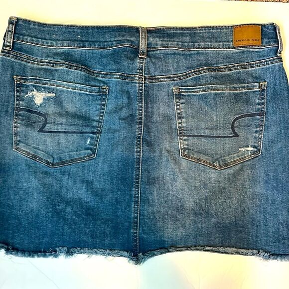 American Eagle Distressed Denim Mini Skirt Size 20 - Picture 7 of 9
